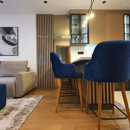 Lazarevic Lux - Pekovic * 兹拉蒂博尔