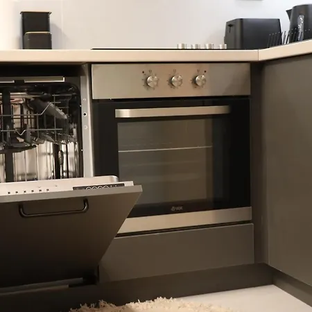 Lazarevic Lux - Pekovic * 兹拉蒂博尔