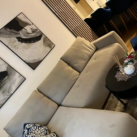 Lazarevic Lux - Pekovic *